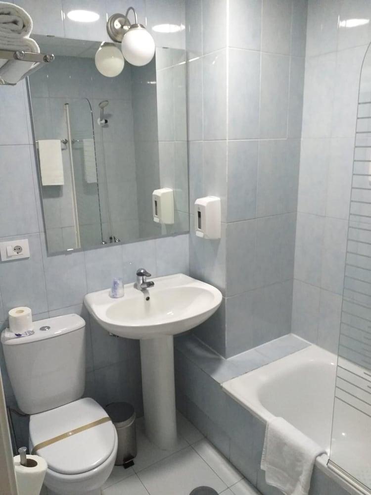 Hotel Alda Estacion Pontevedra Ngoại thất bức ảnh